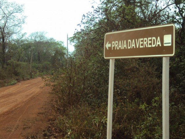 Milhares de banhista aproveitam o sol na praia da Vereda