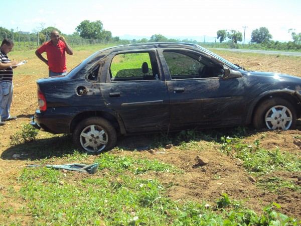 Funcionária da Assembléia capota carro na rodovia MT 040
