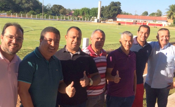 Obras de reforma da praça esportiva de Leverger é vistoriada por vereadores e membros 