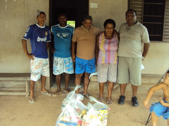 MORADORES E VOLUNTÁRIOS DA FRONTEIRA EM AÇÃO SOLIDÁRIA