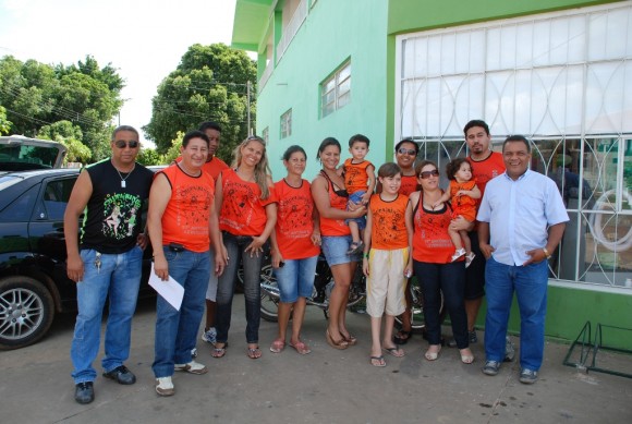 CHUPA RINDO LANÇA SAMBA ENREDO DIA 27 - DOMINGO