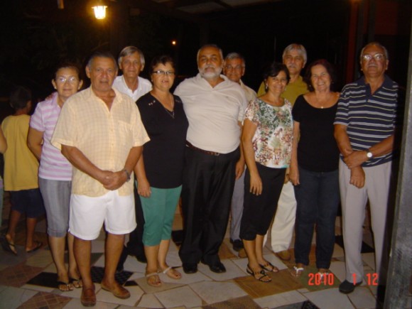 VÂNIA GÁLLIO RECEBE FESTA SURPRESA DA FAMÍLIA E AMIGOS