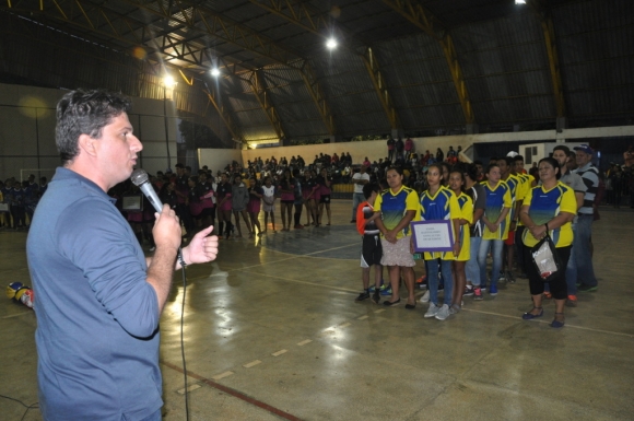 Prefeito participa da cerimônia de abertura dos Jogos Escolares em  Leverger 