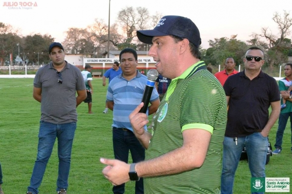 Valdirzinho entrega reforma de Miniestádio e abre o Campeonato Interbairros 2018