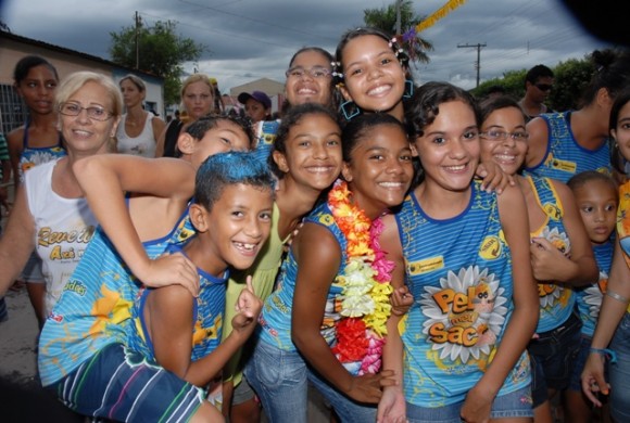 CRIANÇAS DESFILAM NO BLOCO 