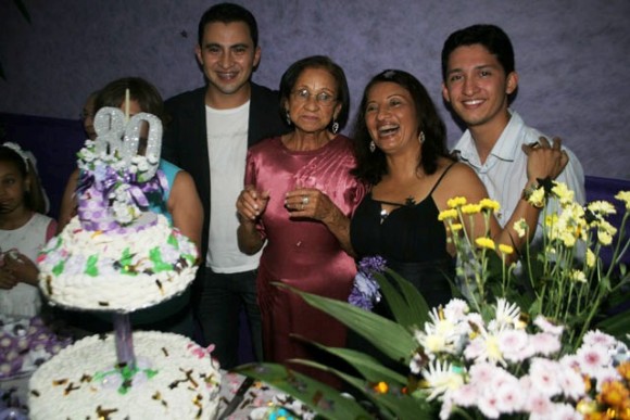 JUDITE SAMPAIO DA SILVA CELEBRA SEUS OITENTA ANOS 