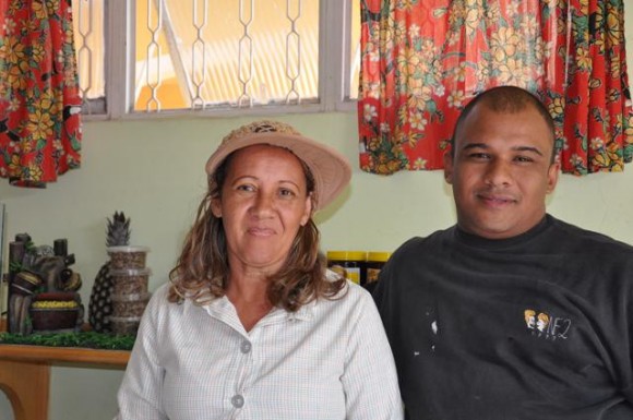 Suely Ribeiro e seu filho 