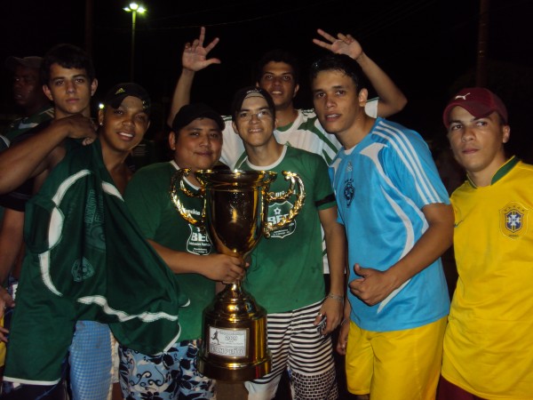 O BEC VOLTOU!!! - Torcedores cantam na festa do Campeão de 2009