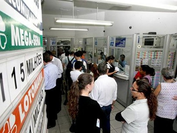 Mega-Sena pode pagar 2º maior prêmio da história nesta quarta