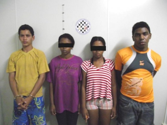 Polícia prende jovens em 