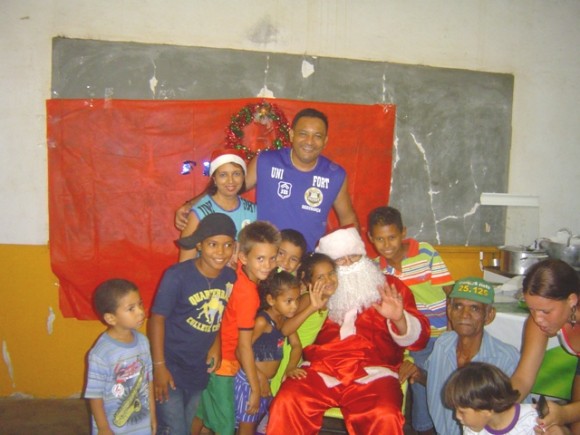 Sgt. João Benedito e Rio Abaixo FM levam Papai Noel as comunidades