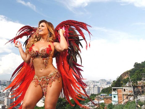                  Viviane Araújo sobe o Morro 