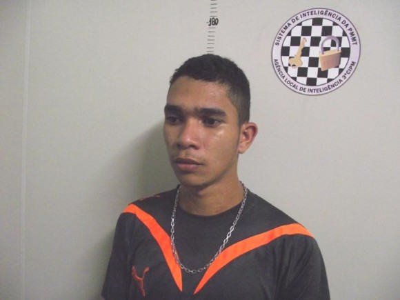 Jovem é preso com drogas no 