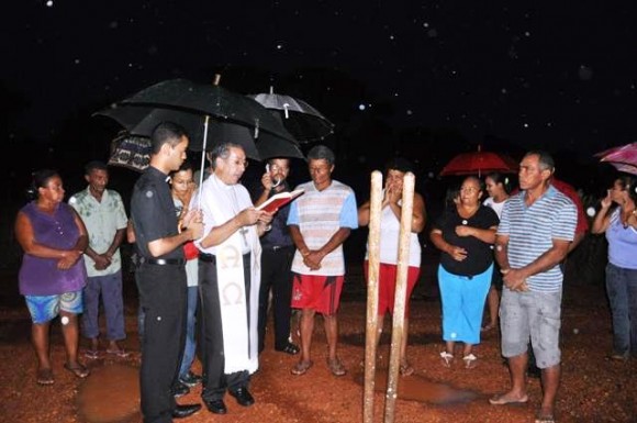 Arcebispo lança pedra fundamental de Capela em Leverger