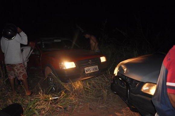 Batida frontal entre Fiat Uno e S10 na Rod Palmiro Paes de Barros