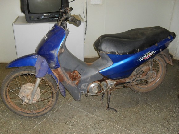 Policiais militares recuperam moto roubada na região de Sangradouro