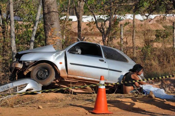Veículo sai da pista e mata jovem na rodovia Palmiro P de Barros