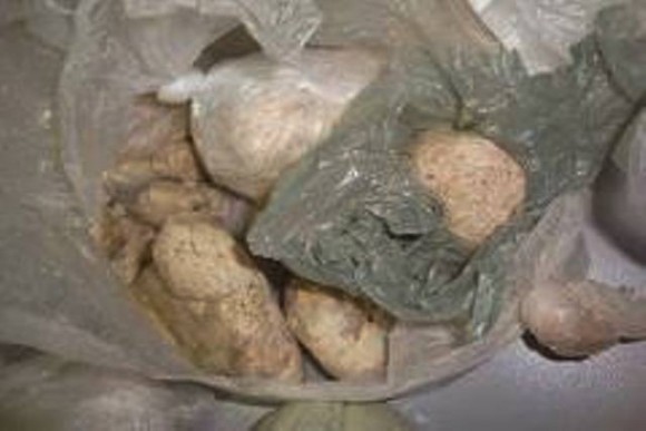Policiais militares apreedem suspeito com drogas na região da Agrovila