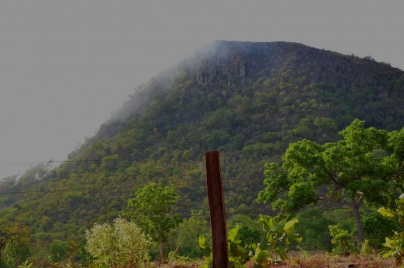 Incêndio consome o Morro Santo Antônio Patrimônio Histórico de MT