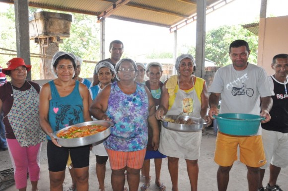 Feijoada atrai centenas de moradores e autoridades ao Engenho Velho