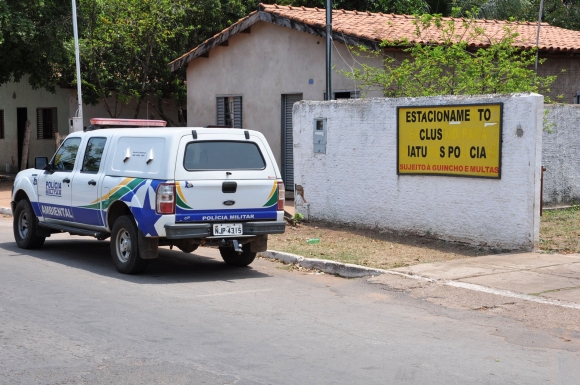 Fiscais da SEMA prende pescador, solta os peixes e destrói a canoa
