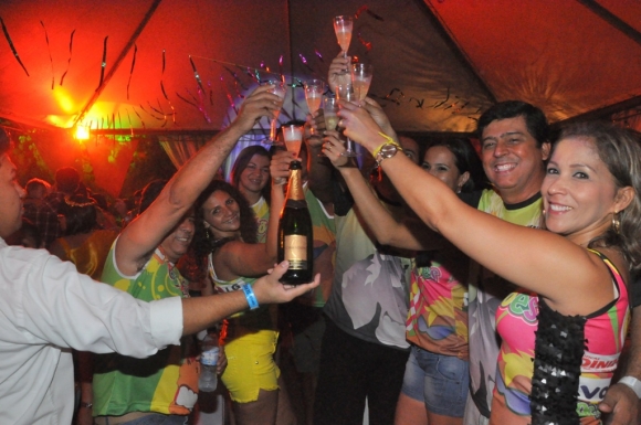 Diretores celebram sucesso do Camarote Vip no domingo de Carnaval