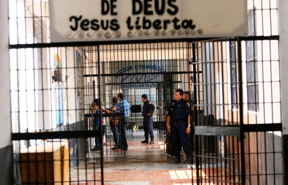 Polícia descobre plano para resgatar policial criminoso do presídio militar