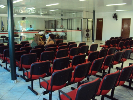 População não comparece à audiência pública na Câmara.
