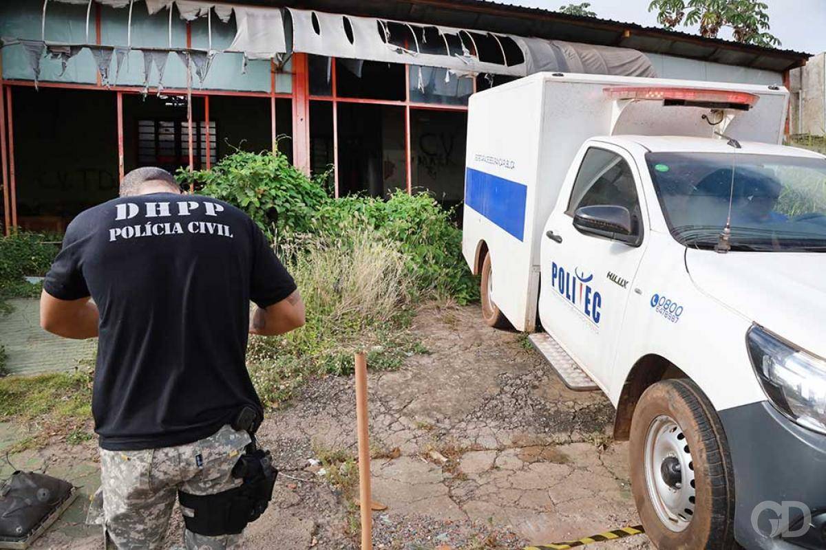 Jovem de 20 anos é morto com 5 tiros na calçada de casa