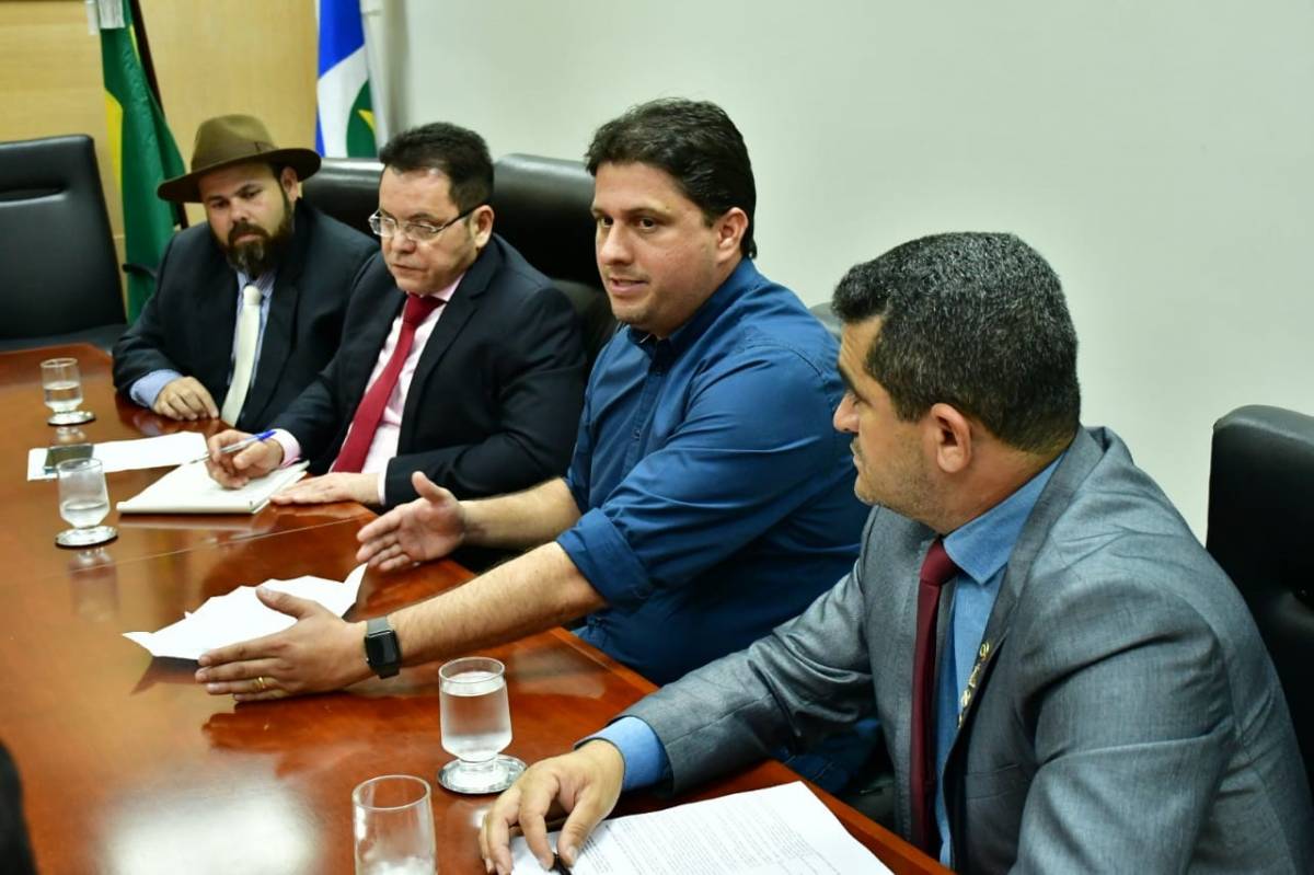 Prefeito, presidente da Câmara e vereadores da base de apoio, conseguem apoio de deputados e revogam lei que alterou os limites de Santo Antônio 