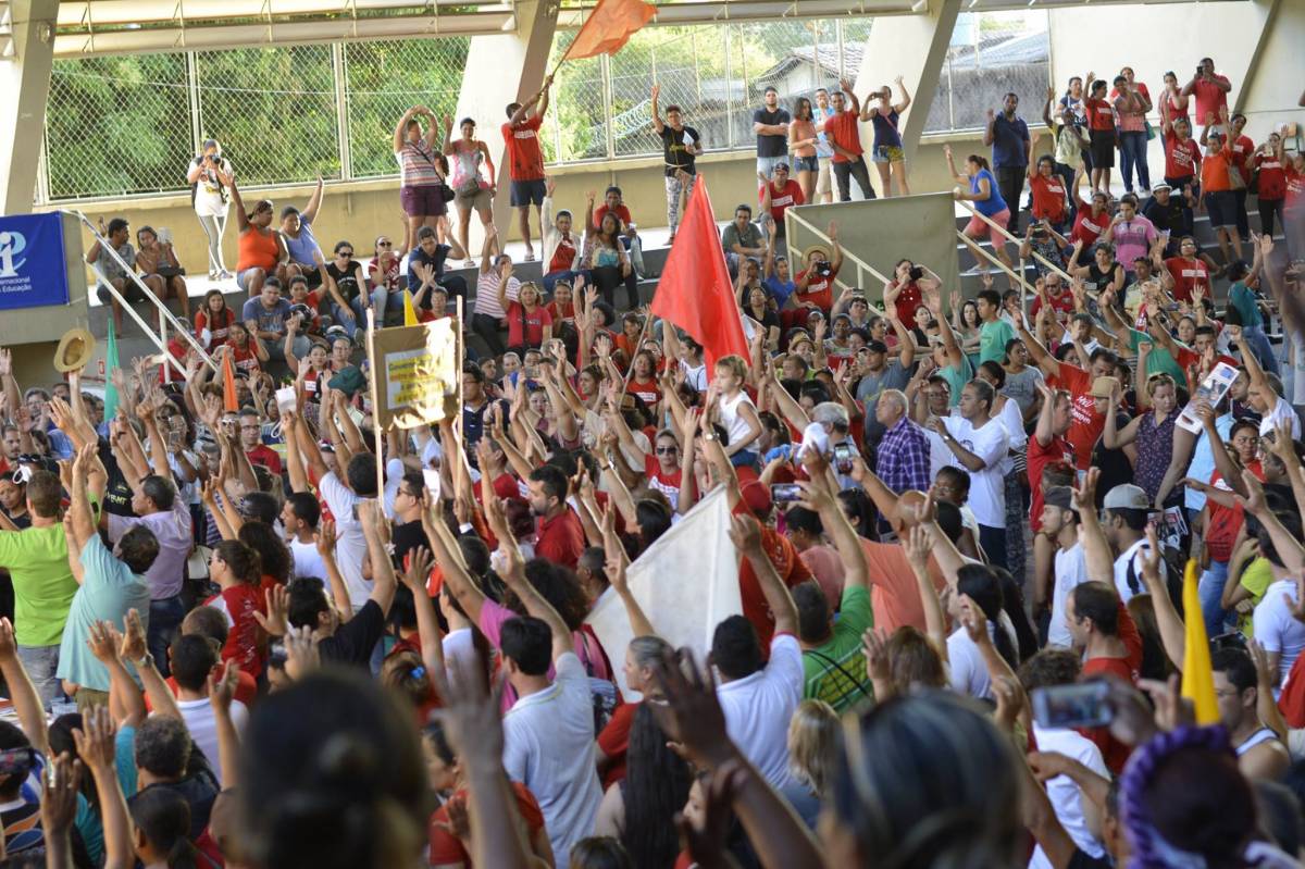 Professores mantém greve em Mato Grosso e alegam estar à espera do governo