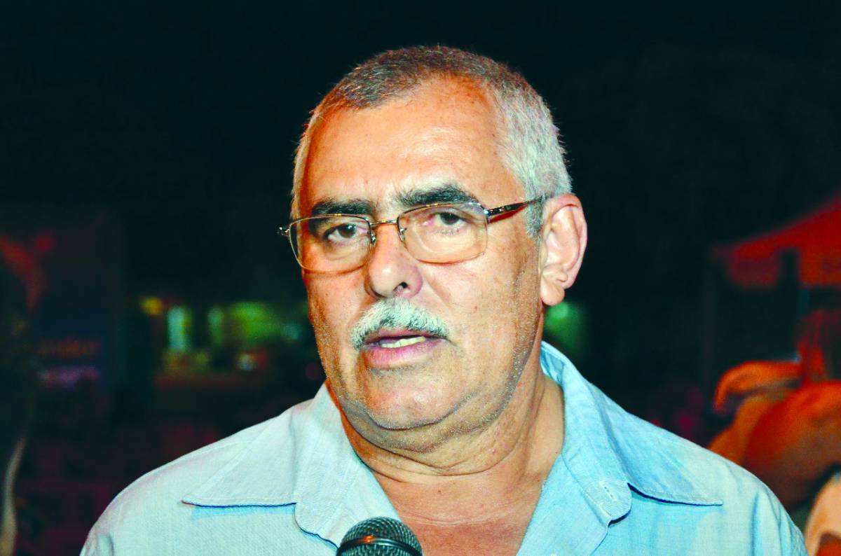  Denunciado, prefeito suspende verba indenizatória e promete nova lei em 90 dias