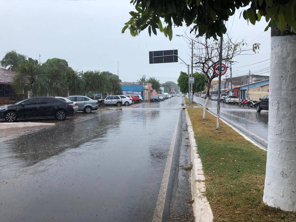 Frente fria avança sobre o estado e já chove em Santo Antônio 