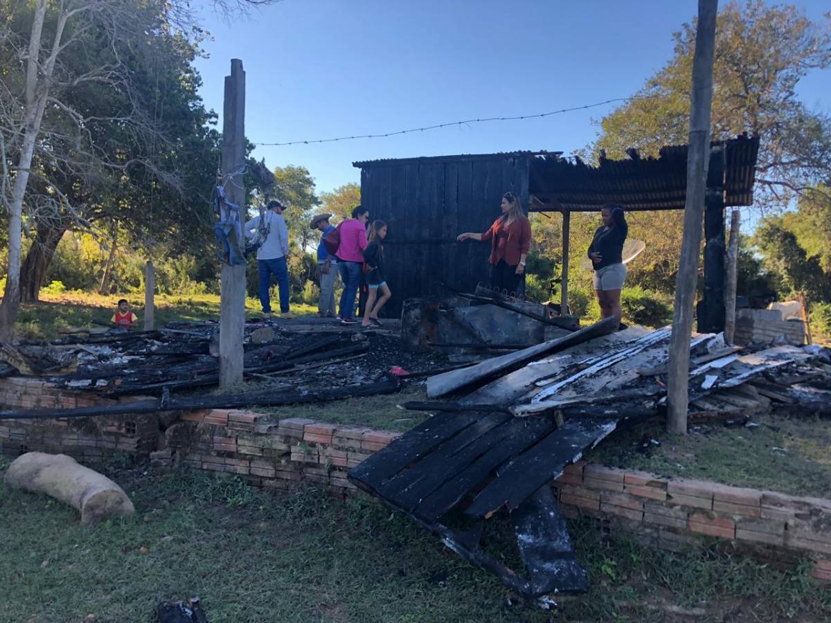 Família do município que perdeu tudo em incêndio recebe apoio e doações da secretaria de Assistência Social 