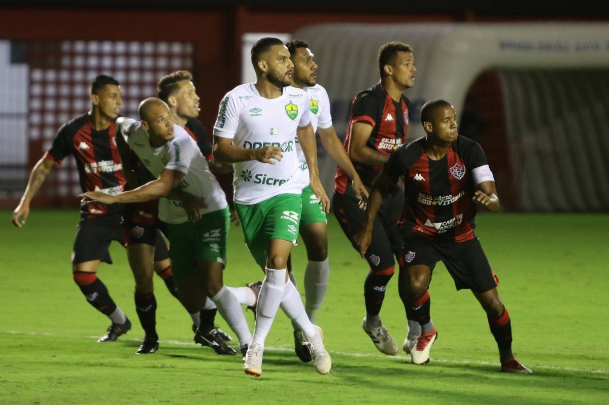 Cuiabá desencanta e vence Vitória-BA com gol de zagueiro estreante