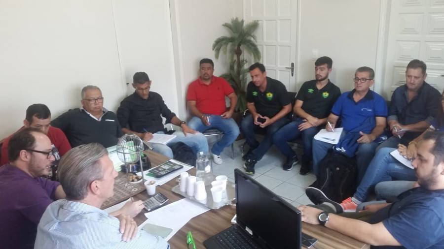 Sub-15 e 17-  Dez times deverão disputar as competições