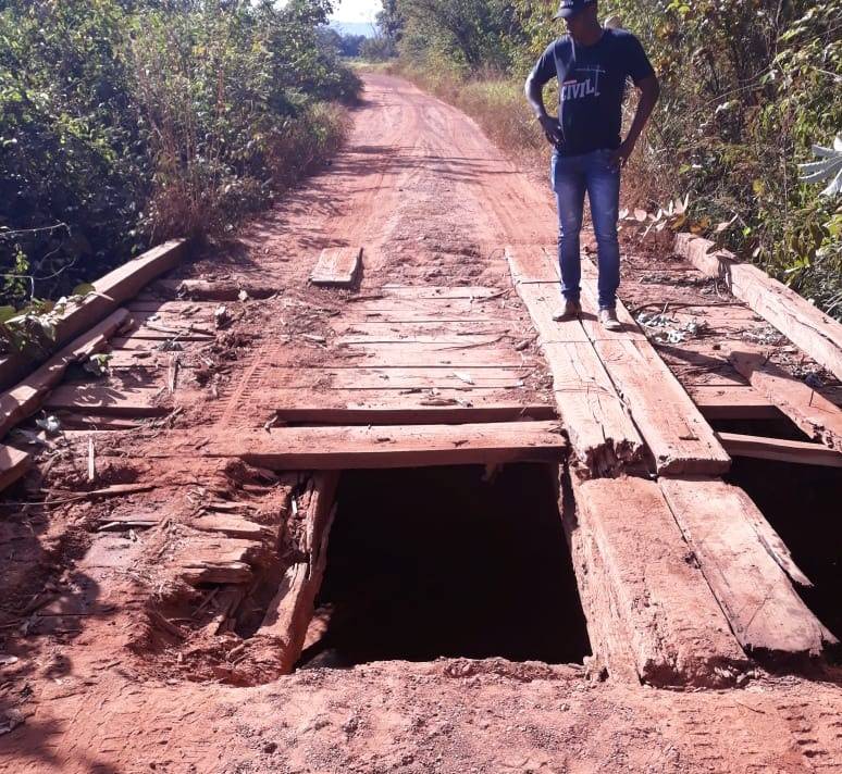 Prefeitura de Santo Antônio faz reforma de ponte em rodovia estadual que liga comunidades a BR-364 
