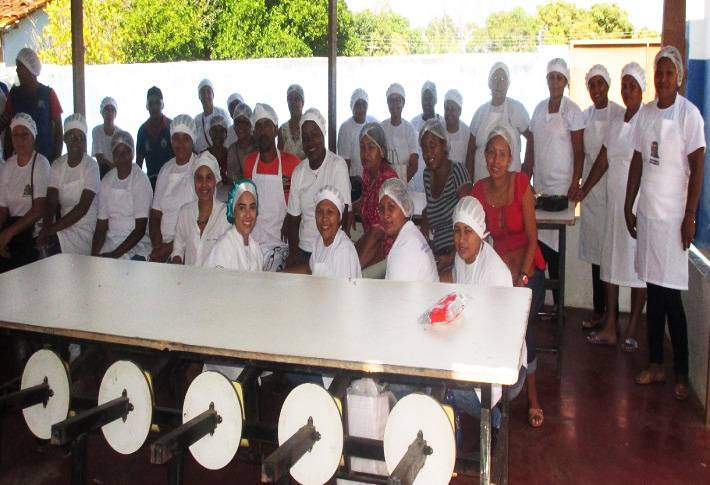Preparadores de merenda em escolas e creches do município recebem capacitação