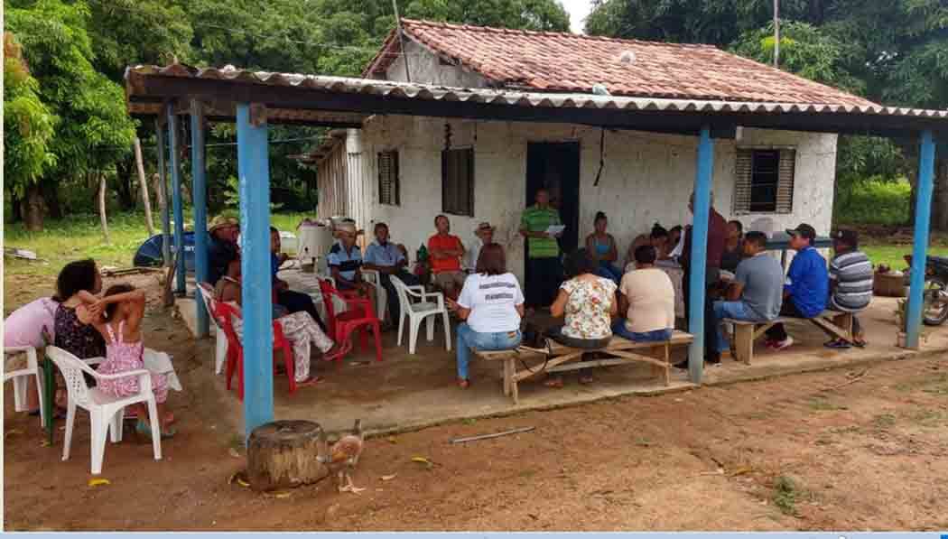 Prefeito e secretários reúnem com pequenos produtores rurais