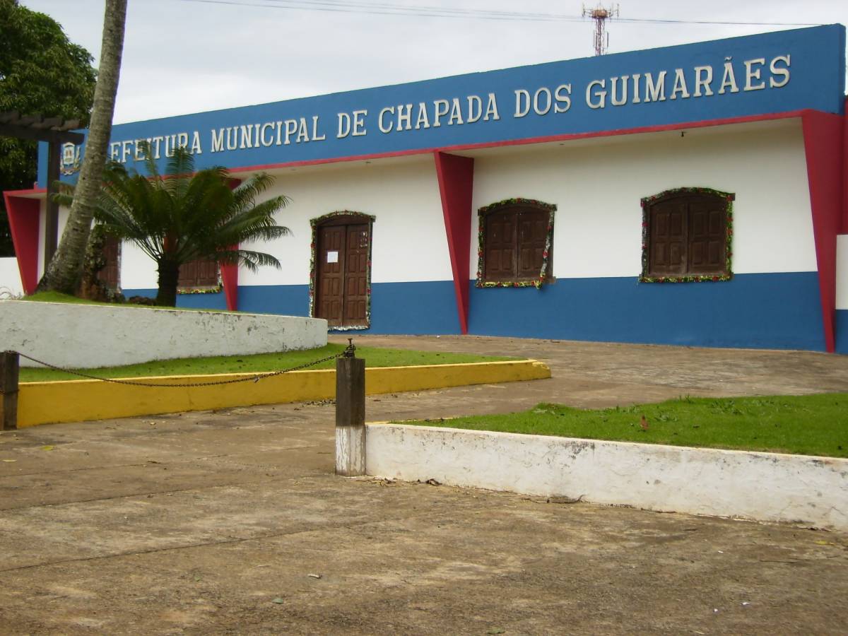 Secretária de Educação de Chapada dos Guimarães é multada