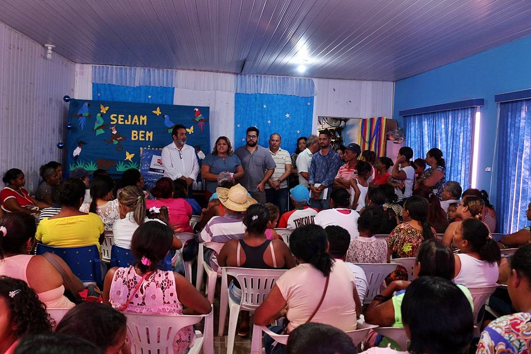 Prefeitura faz entrega de mais de 1.000 cobertores para famílias do  município
