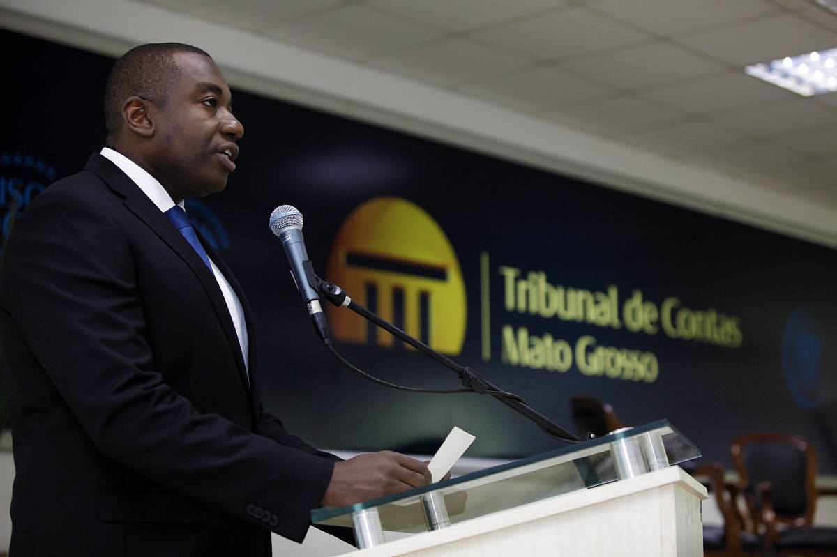 Conselheiro do TCE manda prefeito suspender pagamento à Oscip Iso Brasil