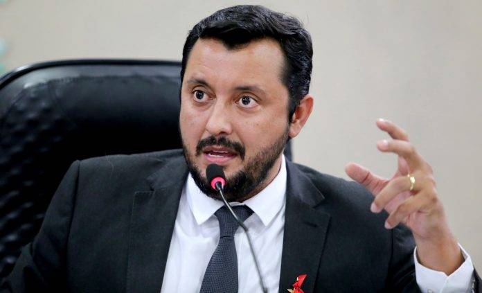 Aliado de Allan Kardec  apoia greve