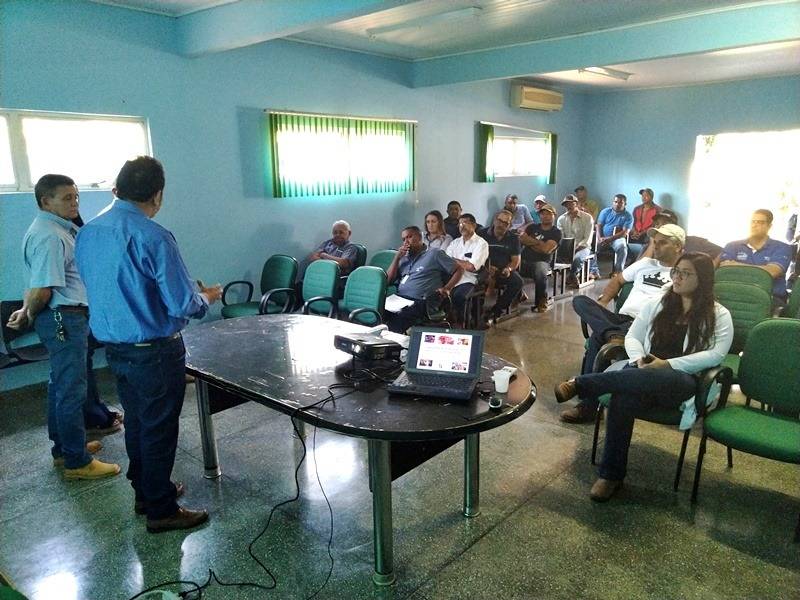 Secretaria realiza palestra de conscientização para produtores a respeito do frigorifico no município