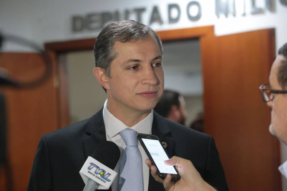 Deputado Faissal pede licença da AL para tratar do joelho