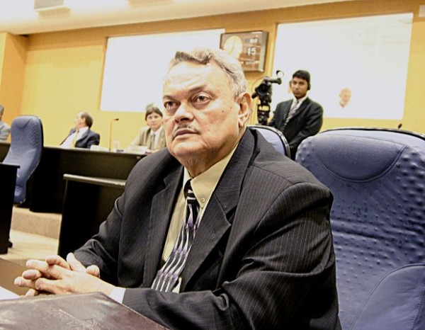 Bomba!! Roberto França vai para o mesmo partido de Glorinha.
