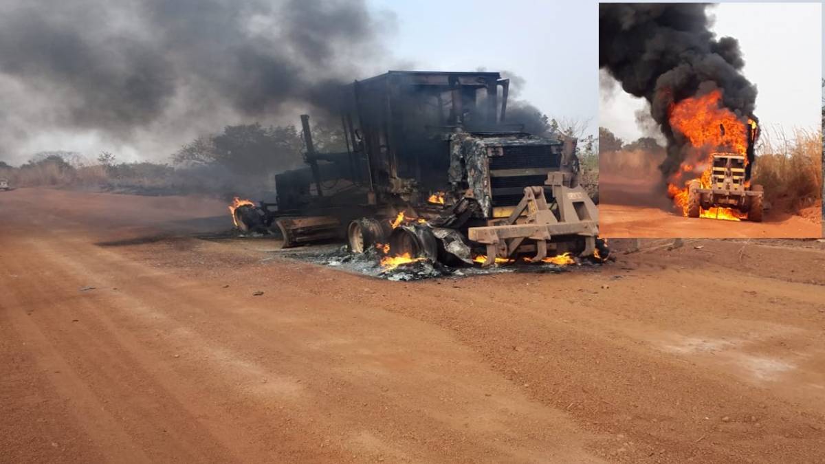 Maquinário da Prefeitura pega fogo em estrada rural