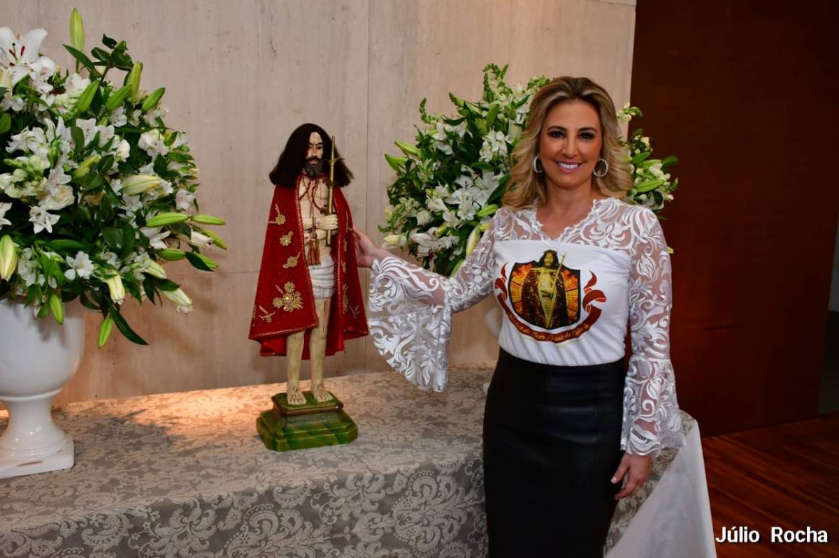 Márcia Pinheiro é escolhida rainha da festa do Senhor Bom Jesus de Cuiabá