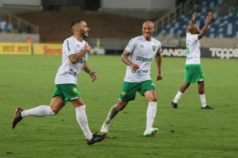 Cuiabá vence o Botafogo-SP, aumenta sequência invicta em casa e dorme no G4