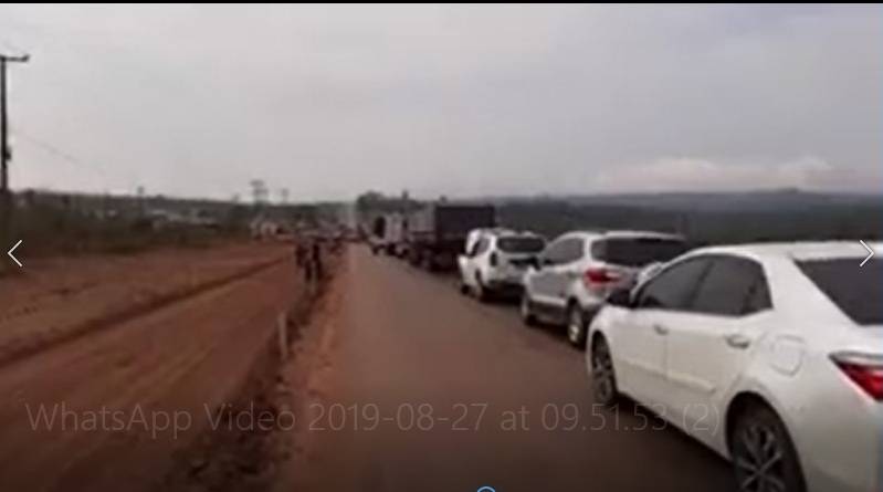 Moradores da comunidade de João Carro e região bloqueiam a MT-251 e MT-020 